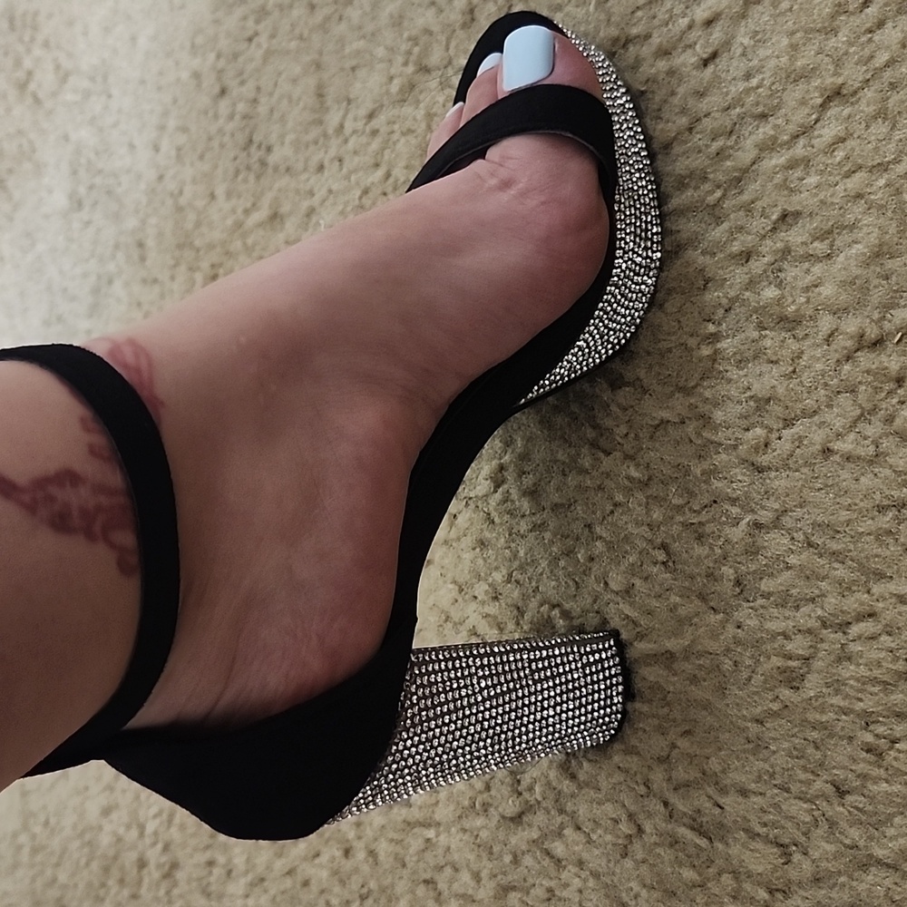 Black sparkle heals
